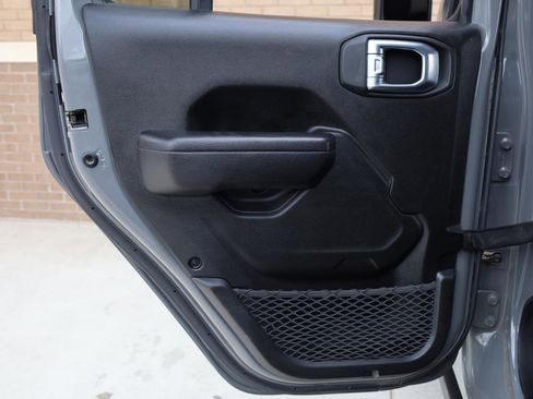 Used 2022 Jeep Wrangler Unlimited Rubicon AWD/4WD image 16