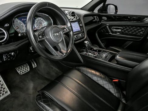 Used 2017 Bentley Bentayga image 16