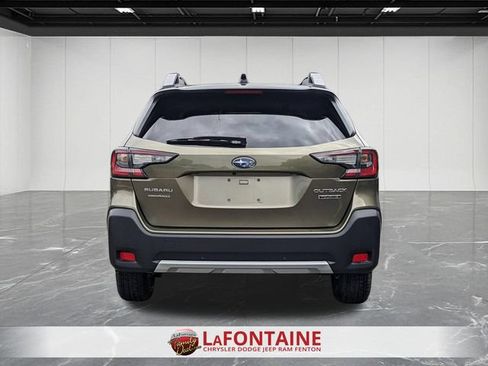 Used 2025 Subaru Outback Touring AWD/4WD image 4