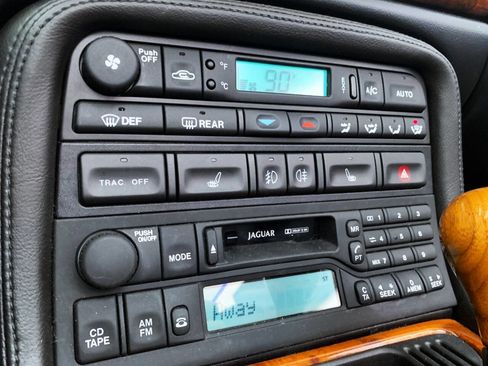 Used 2000 Jaguar XK8 Convertible image 14