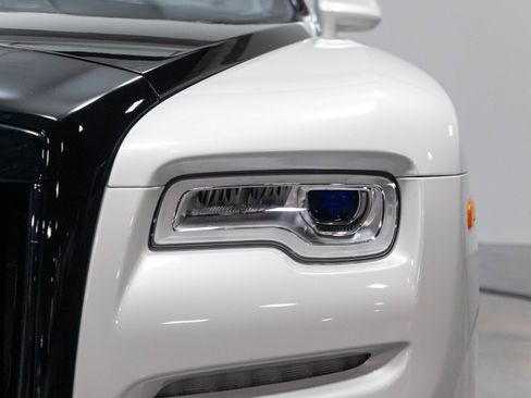 Used 2017 Rolls-Royce Dawn RWD image 58