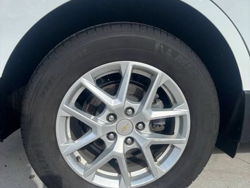 Used 2022 Chevrolet Equinox LT w/ Driver Convenience Package FWD image 10