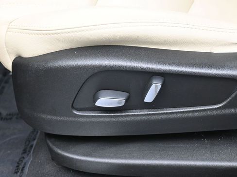 Used 2019 Cadillac XT5 FWD image 12