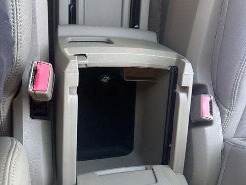 Used 2012 Chrysler Town & Country Touring-L w/ Premium Group FWD image 19