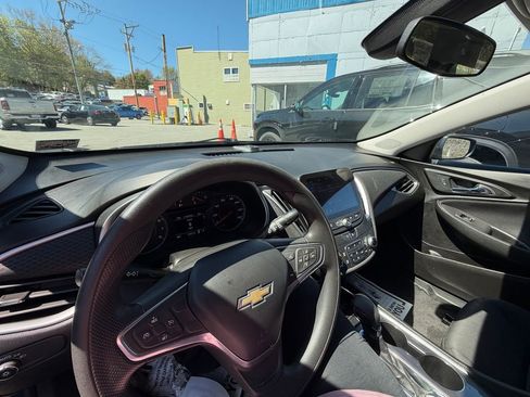 Used 2022 Chevrolet Malibu LT FWD image 21