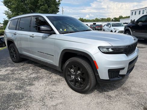 Used 2025 Jeep Grand Cherokee L Altitude AWD/4WD image 2