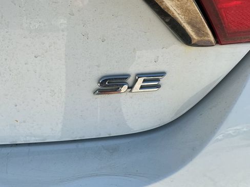 Used 2016 Toyota Camry SE FWD image 29