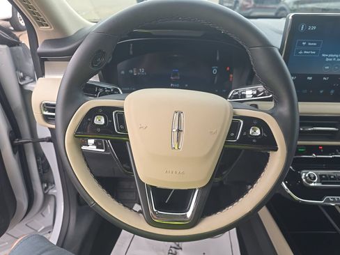 Used 2025 Lincoln Corsair AWD w/ Equipment Group 101A image 6