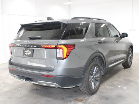 Used 2025 Ford Explorer Active w/ Active Comfort Package AWD/4WD image 9