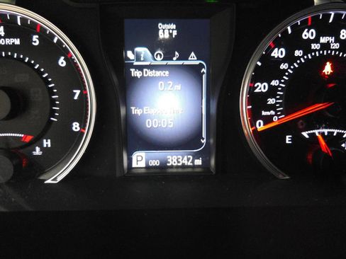 Used 2017 Toyota Camry SE w/ Moonroof Package image 12