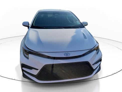Used 2026 Toyota Corolla SE FWD image 2