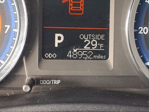 Used 2018 Toyota Corolla LE image 12