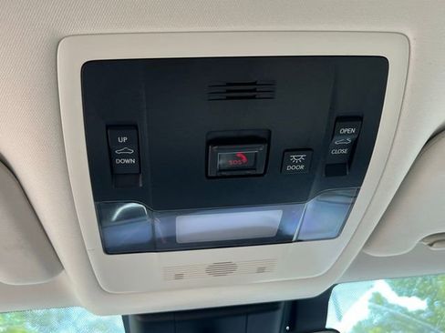 Used 2022 Lexus UX 250h w/ Premium Package image 32