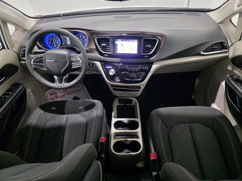 Used 2024 Chrysler Voyager LX image 31