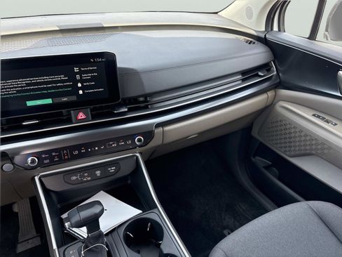 New 2026 Kia Carnival LX FWD image 11