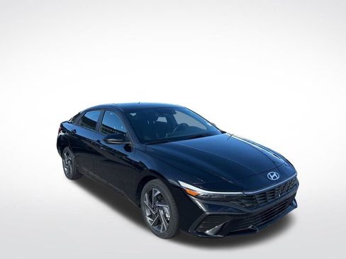 Used 2025 Hyundai Elantra SEL w/ Cargo Package FWD image 3