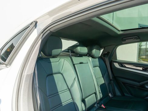 Used 2025 Porsche Cayenne Sport Utility 4D image 48