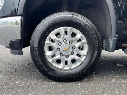 Used 2024 Chevrolet Silverado 2500 LTZ w/ LTZ Convenience Package AWD/4WD image 9