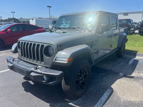 Used 2023 Jeep Gladiator Sport AWD/4WD image 2