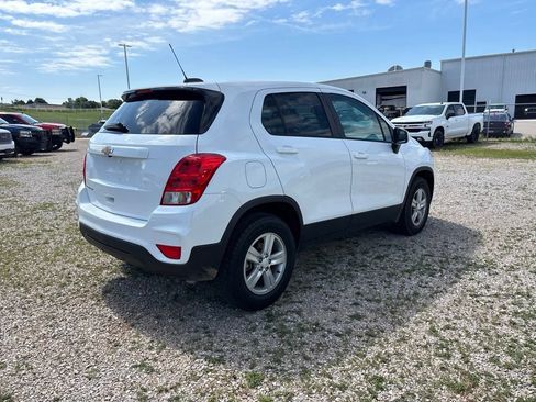 Used 2021 Chevrolet Trax LS w/ Tint and Cruise Package AWD/4WD image 7
