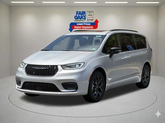 New 2026 Chrysler Pacifica Select w/ S Appearance Package FWD video 2
