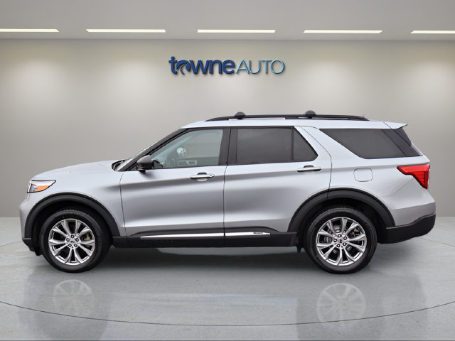 Used 2024 Ford Explorer XLT w/ Equipment Group 202A AWD/4WD image 2