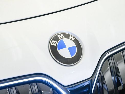 Used 2025 BMW 740i w/ Premium Package RWD image 7