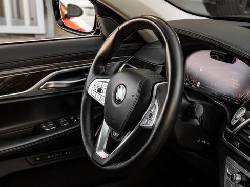 Used 2021 BMW 750i xDrive image 13