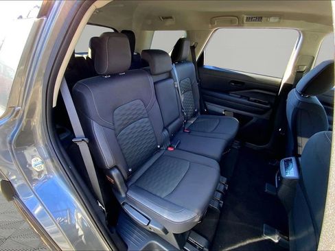 Used 2024 Nissan Pathfinder SV image 17
