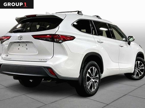 Certified 2022 Toyota Highlander XLE image 12