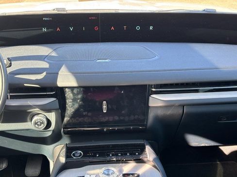 New 2025 Lincoln Navigator L Reserve w/ Jet Appearance Package image 14