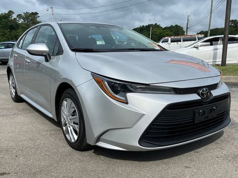 Used 2024 Toyota Corolla LE FWD image 2