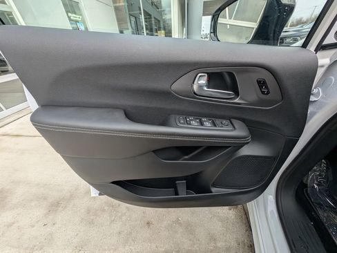 New 2026 Chrysler Pacifica Select w/ S Appearance Package image 38