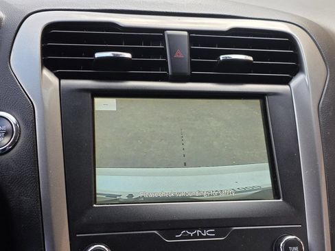 Used 2020 Ford Fusion SE FWD image 13