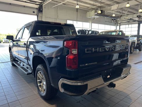 Used 2023 Chevrolet Silverado 1500 LT w/ Z71 Off-Road Package AWD/4WD image 7