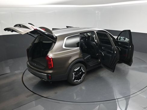 Certified 2025 Kia Telluride S FWD image 29