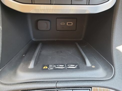 Used 2020 GMC Acadia SLE w/ Driver Convenience Package FWD image 19