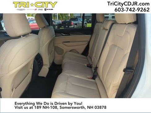 New 2025 Jeep Grand Cherokee Limited image 24