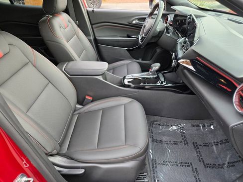 Used 2025 Chevrolet Trax RS w/ Driver Confidence Package image 15