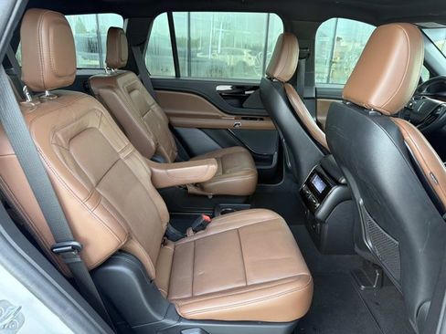 Used 2023 Lincoln Aviator Reserve w/ Equipment Group 201A RWD image 23