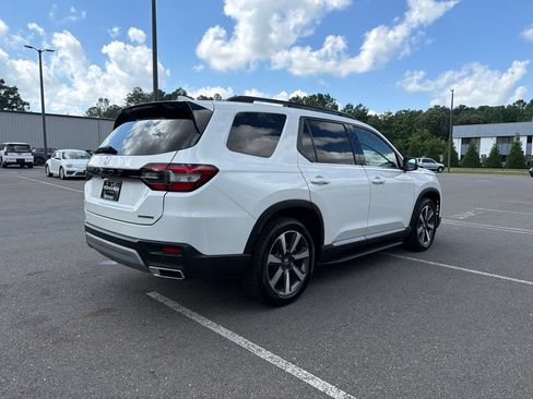 Certified 2024 Honda Pilot Touring image 5