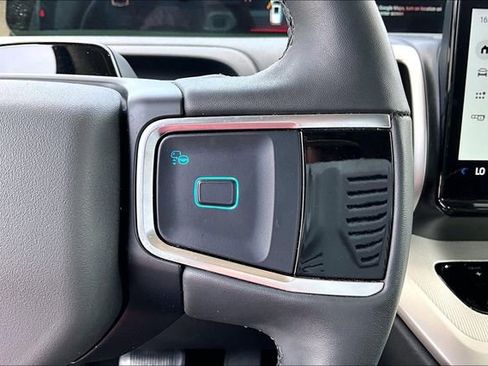 Used 2025 Ford Expedition Active AWD/4WD image 12