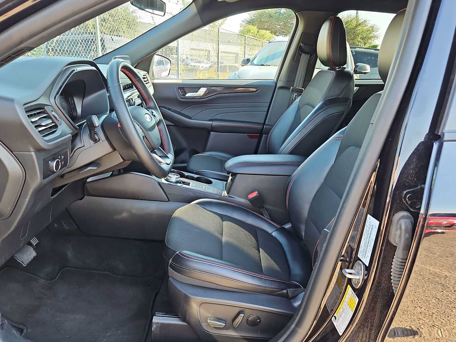 Used 2025 Ford Escape ST-Line FWD image 7