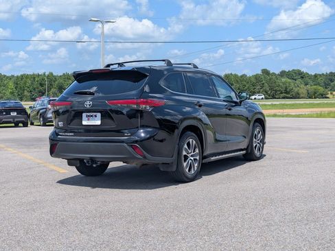 Used 2022 Toyota Highlander XLE FWD image 5