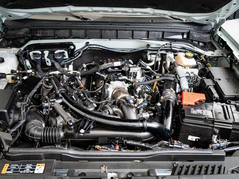 Used 2023 Ford Bronco Wildtrak image 36