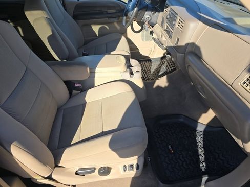 Used 2004 Ford F350 XLT image 23