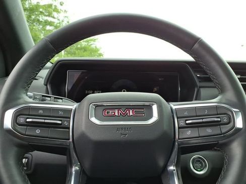 Used 2025 GMC Terrain Elevation w/ Elevation Premium Package AWD/4WD image 23