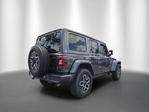 Used 2025 Jeep Wrangler Unlimited Sahara AWD/4WD image 5