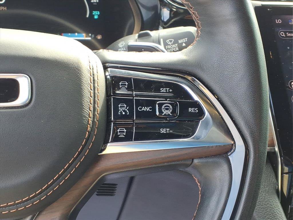 Certified 2022 Jeep Grand Cherokee Summit w/ Luxury Tech Group V AWD/4WD image 14