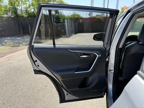 Used 2019 Toyota RAV4 Limited image 23
